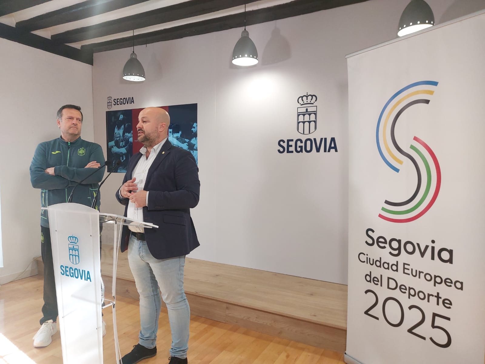 Jesús Velasco ha presentado este encuentro clasificatorio para el campeonato de Europade 2026 junto al concejal de Deportes, Jesús Garrido