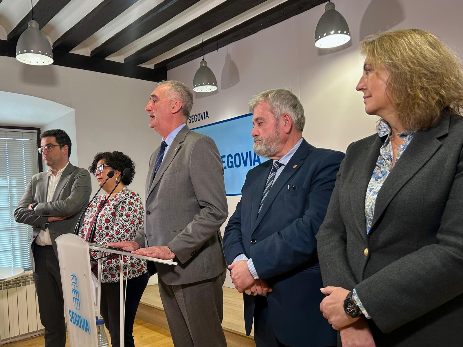 Rueda de prensa del Acalde y los tenientes de alcalde