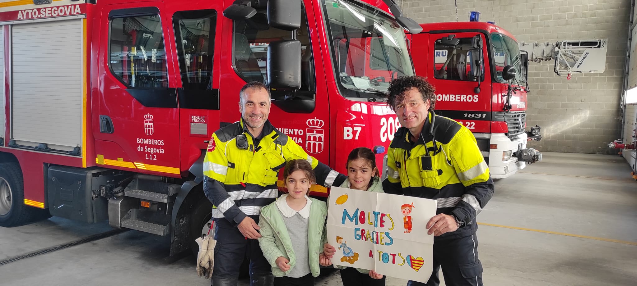 Visita de una familia de Paiporta que conoció a los bomberos de Segovia durante la catástrofe