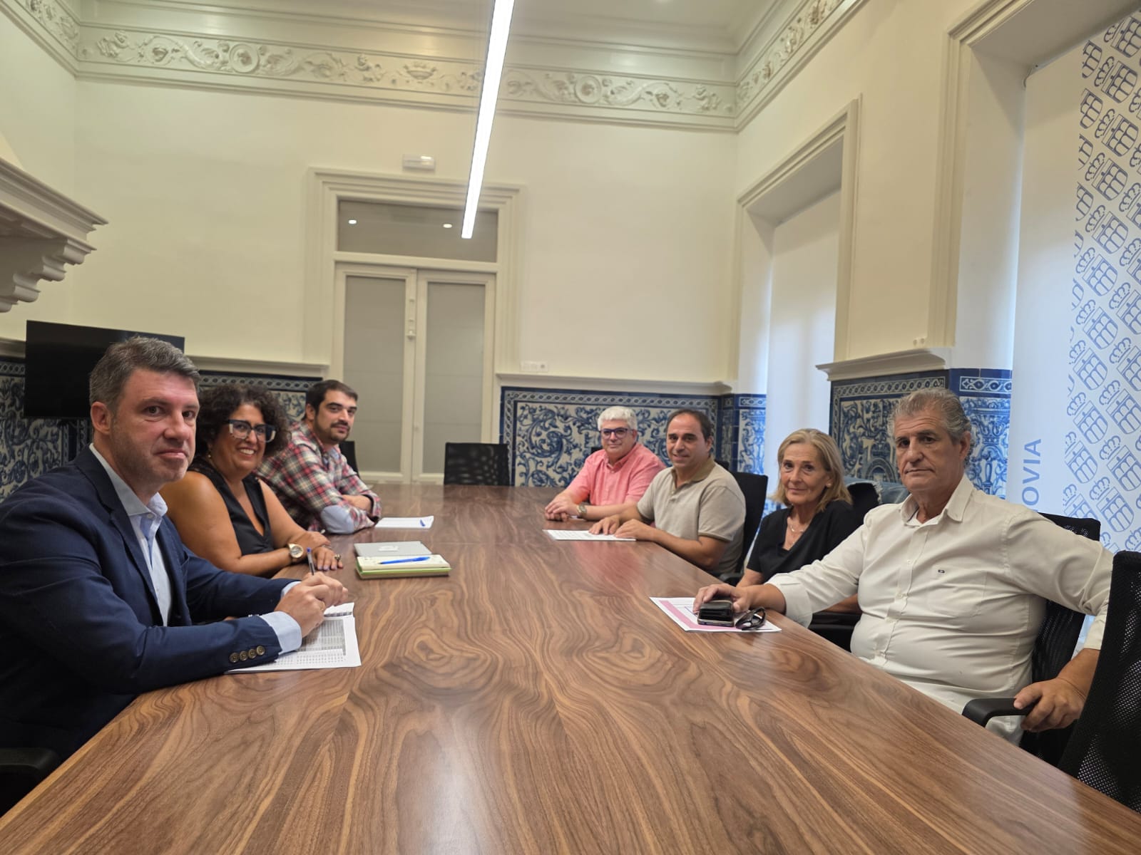 Reunión con los presidentes de las asociaciones de comerciantes de Segovia y la de Familiares y Enfermos de Alzheimer