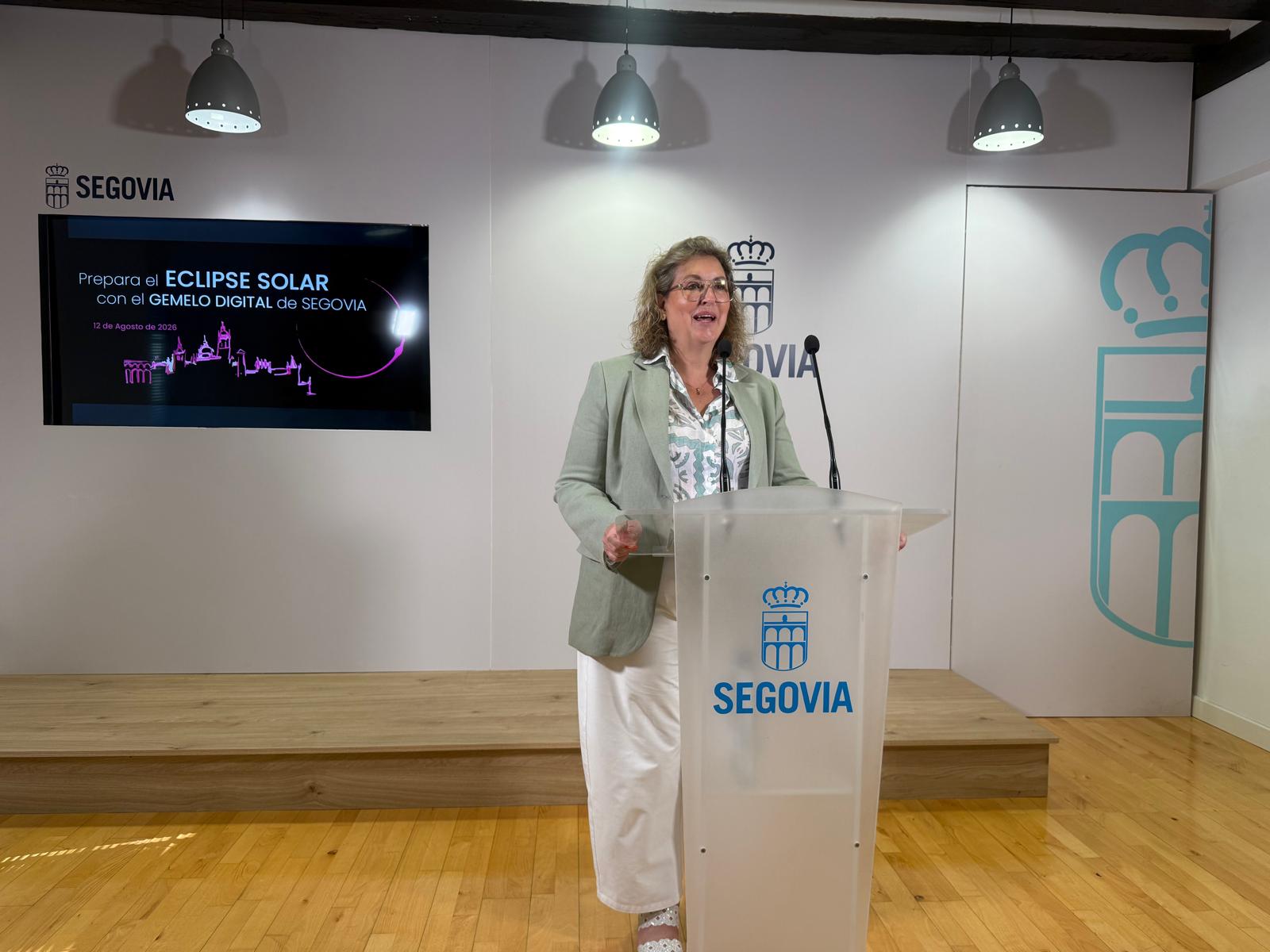May Escobar presentando el Gemelo Digital de Segovia mostrará a la ciudadanía los mejores lugares para observar el eclipse total 