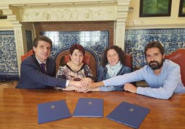 2018-06-01 firma convenio Asociación para la Defensa de los Animales