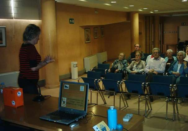 Charla AAVV La Albuera contenedores de aceite (1)
