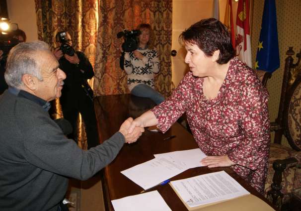 firma contratos Huertos de la Miel (1)
