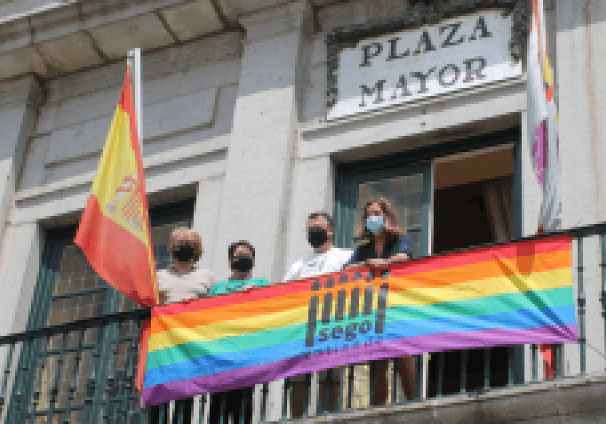 2020-06-25 Bandera Día Orgullo LGTBI1