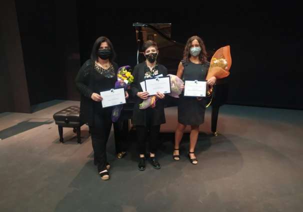 GANADORA_PRIMER_PREMIO-860x645