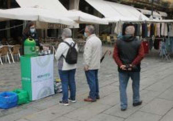 2020-10-06 puesto informativo en la Plaza Mayor