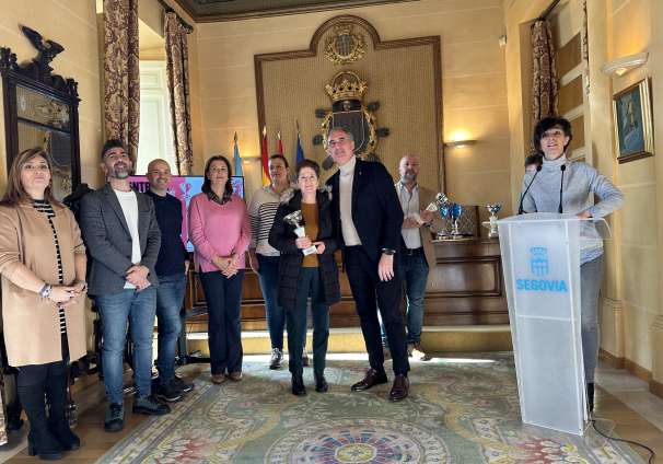 Entrega premios carrera Fin de Año salón 22