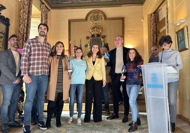Entrega premios carrera Fin de Año salón 12