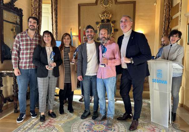 Entrega premios carrera Fin de Año salón 9
