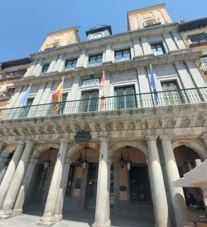 Fachada Ayuntamiento verano