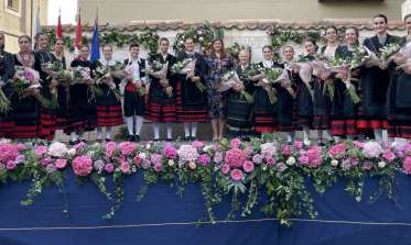 Presentación  de la alcaldesa y damas fiestas 2022