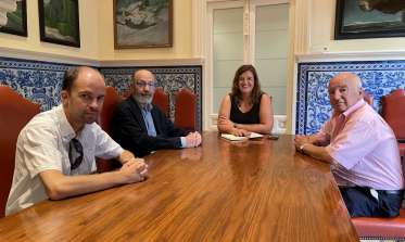 Durante la reunión, a la que han asistido su presidente, Miguel Hernández, vicepresidente, Benito González, y secretario, Adrián Escobar, se han trasladado los detalles de la procesión extraordinaria que tendrá como protagonista la talla más antigua de la Semana Santa segoviana, del siglo XI.