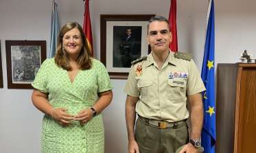 La alcaldesa da la bienvenida al nuevo coronel-director de la Academia de Artillería