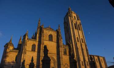 Catedral Luna Atardecer