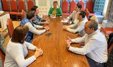 La alcaldesa se reúne con la junta directiva de HOTUSE