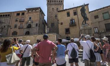 Turistas en una visita guiada de Patrimonio de la Humanidad