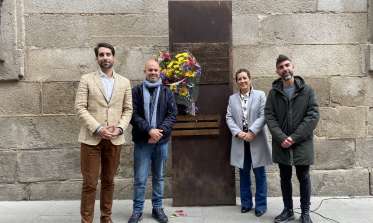 Ofrenda floral en el aniversario de la proclamación de la II República