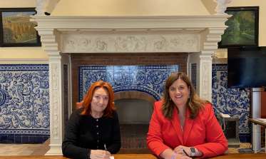 Firma convenio Hay Festival