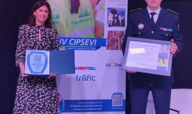 La concejala de Seguridad Ciudadana, Raquel Alonso, recoge el premio Educa Ciudad Zero categoría Oro 2021-2022 concedido a Segovia como ejemplo en la prevención de siniestros viales