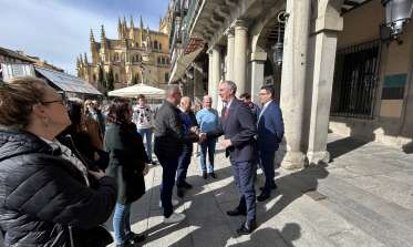 Visita de una delegación del municipio de Casarrubios del Monte al Ayuntamiento