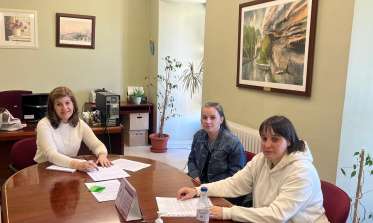 La concejala de Servicios sociales, Azucena Suárez, se reúne con representantes de las familias de la escuela infantil la Senda