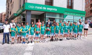 La Oficina principal de Cajaviva Caja Rural en Segovia acogió la presentación oficial de las selecciones de Segovia que participarán en el Encuentro autonómico de selecciones Programa Regional de Detección