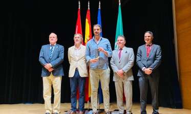 El Ayuntamiento de Segovia recibe el premio Escoba de Oro