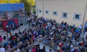 Actuación de Festicárcel en el patio
