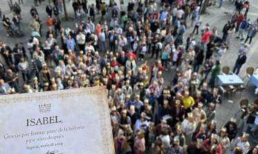 El encuentro de “Isabeles” reúne a 250 mujeres homónimas de la reina de Castilla en Segovia