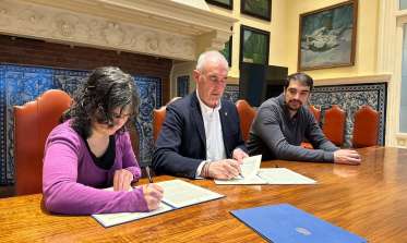 Firma convenio Asociación para la defensa de los animales