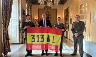 Entrega de bandera a los alumnos de la Academia de Artillería