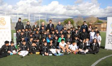 Arbeloa visita la escuela de la Fundación Real Madrid