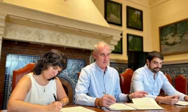 Frima convenio con la Asociación para la Defensa de los animales