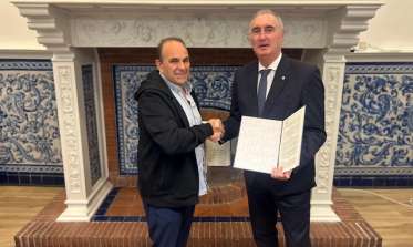 Firma del convenio con Radio Taxi