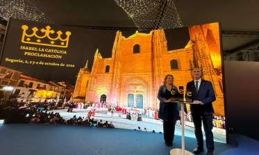 El alcalde de Segovia presenta en FITUR “Isabel, la Proclamación” como una marca cultural sólida
