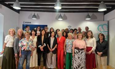 La Casa de la Lectura ha acogido el acto de entrega a la Plataforma del Voluntariado de Segovia del diploma que acredita a Segovia como “Ciudad comprometida con las personas voluntarias”,