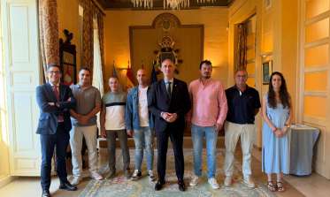 Cinco empleados toman posesión como funcionarios de carrera en el Ayuntamiento