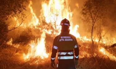 Los bomberos de Segovia en el incendio en Ávila