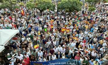 Cerca de cinco mil personas se han concentrado este martes, 2 de septiembre, Día de Ceuta, en la plaza Mayor de Segovia
