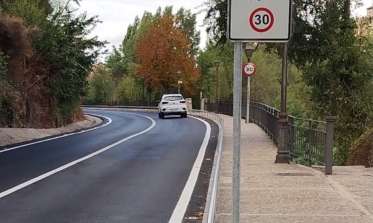 El Ayuntamiento advierte con señales del control de velocidad mediante radar en la cuesta de Los Hoyos