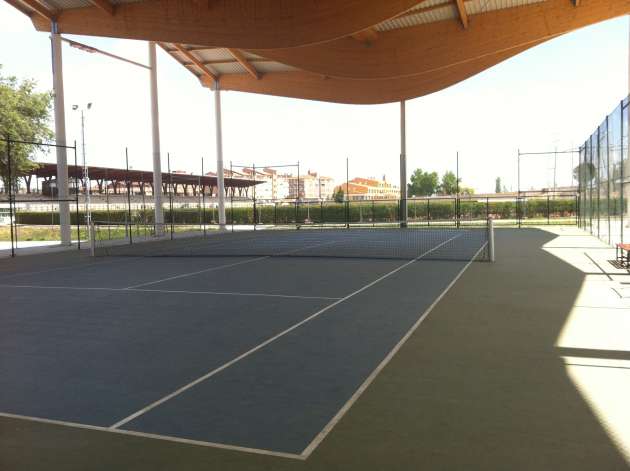 PISTA-CUBIERTA-DE-TENIS