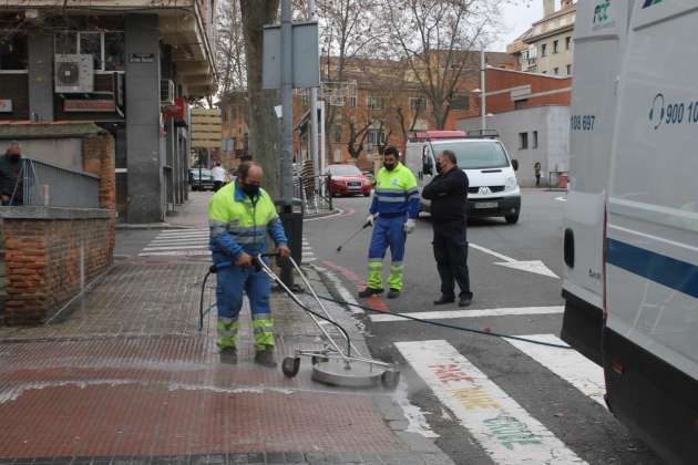   El Ayuntamiento de Segovia refuerza las tareas de limpieza viaria durante las fechas navideñas
