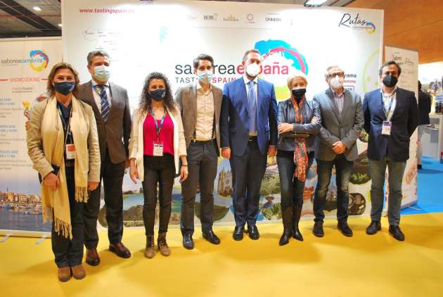  Fotografía del 30 de marzo, de representantes de saborea españa con el secretario de estado fernando valdes