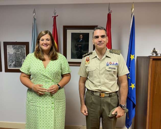 La alcaldesa da la bienvenida al nuevo coronel-director de la Academia de Artillería