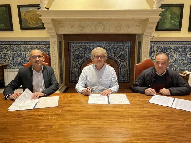 Firma convenio Radio Taxi Segovia 