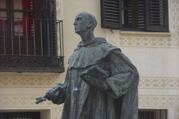 Estatua San Juan Cruz en Segovia