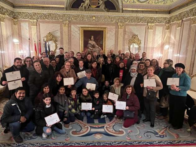 Foto familia concursos belenes y muestra villancicos