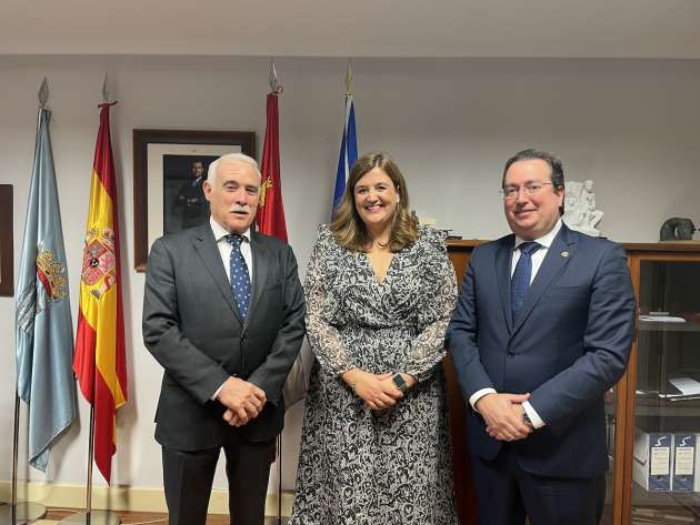  Alcaldesa con presidente del Colegio de Médicos