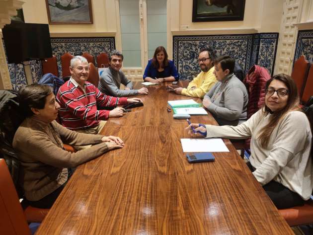 La alcaldesa de Segovia se reúne con las tres federaciones del movimiento vecinal
